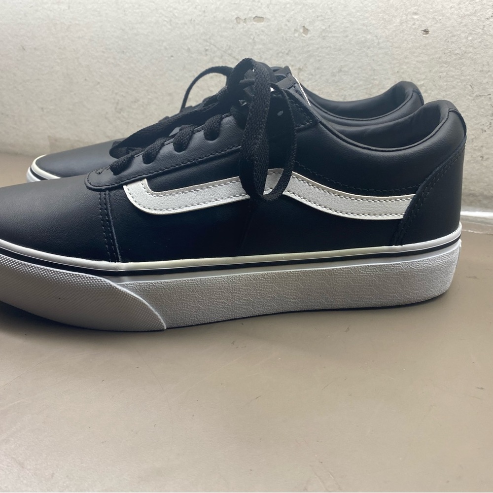 READ New Vans Women's Ward Platform Black/White Tumbled Leather Size Women 11.